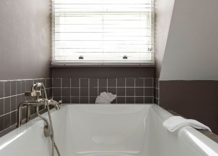 38. Bathroom (Double Bath)
