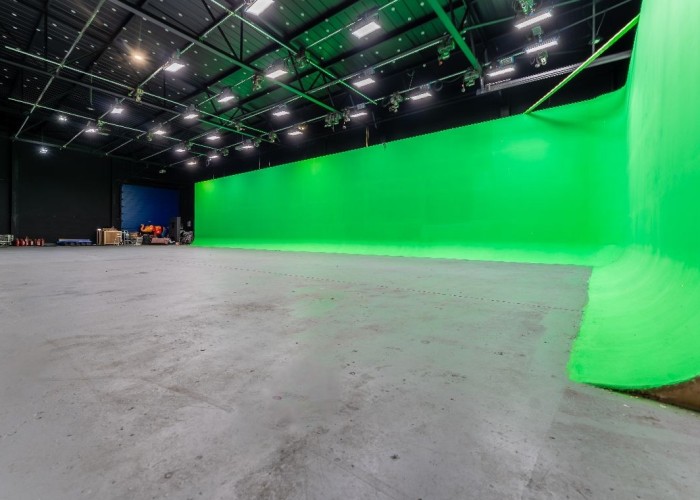1. Studio Green Room
