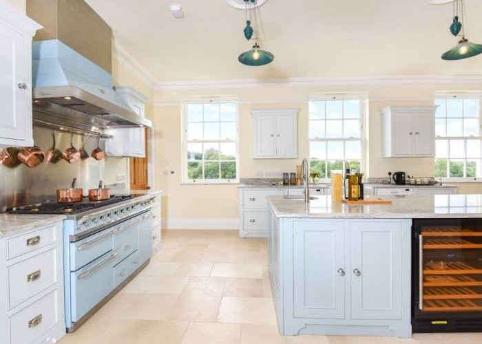 8. Kitchen (With Island), Kitchen (Gas Hob)