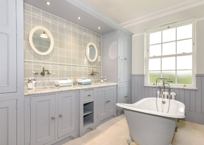 12. Bathroom (Large), Bathroom (Roll Top), Bathroom (2 sinks)