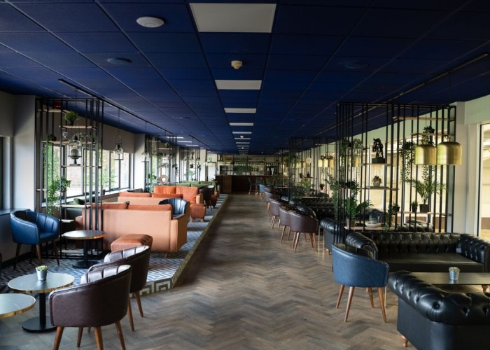 17. Cafe, Pub / Bar