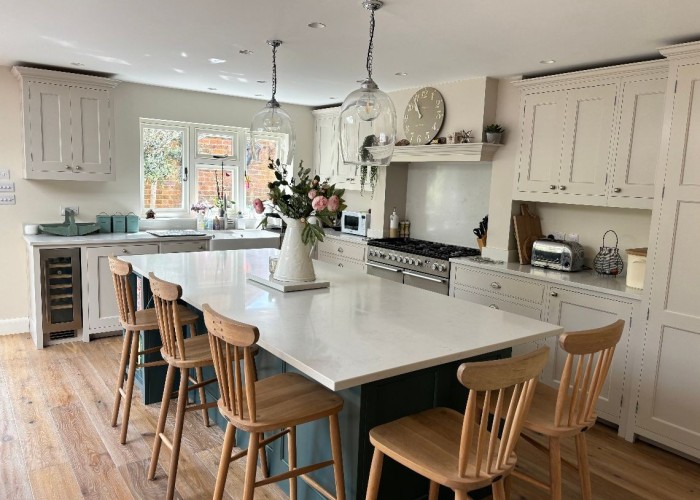 4. Kitchen (With Island), Kitchen (Cream or White units), Kitchen (Modern), Kitchen With Table, Kitchen (Gas Hob)