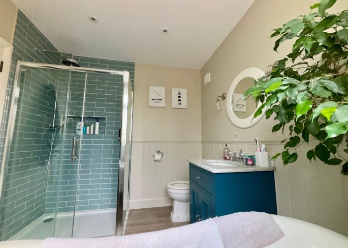 21. Bathroom (Shower and bath)
