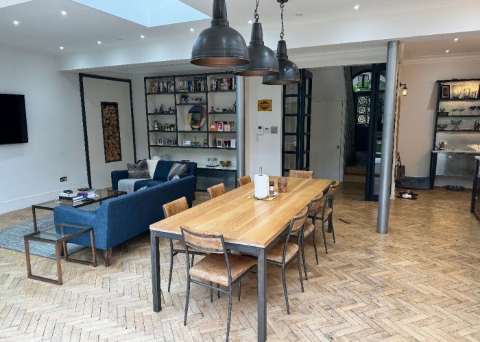 7. Kitchen With Table
