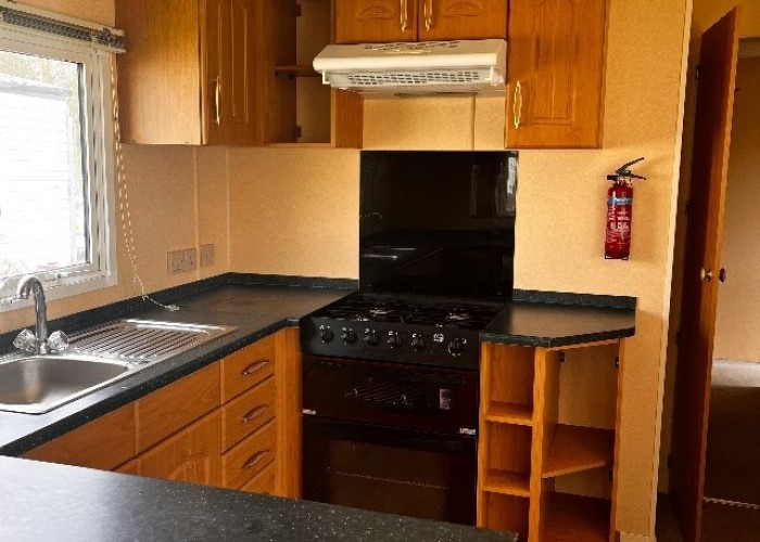 4. Kitchen (Wooden Units), Kitchen (Gas Hob)
