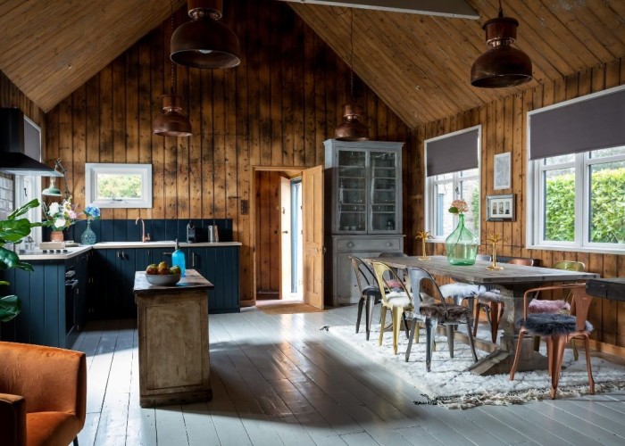 8. Kitchen, Diningroom
