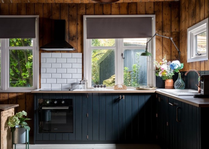6. Kitchen (Coloured units), Kitchen (Modern), Kitchen (Electric/Induction Hob)