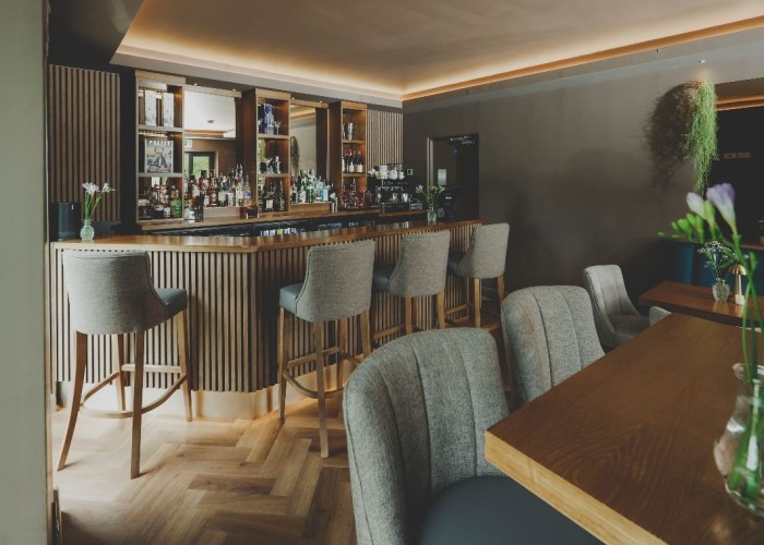 12. Pub / Bar