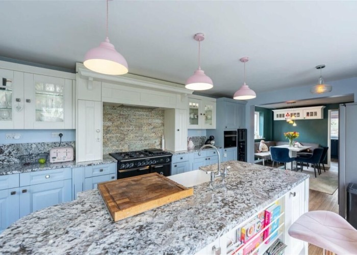 4. Kitchen (Gas Hob)