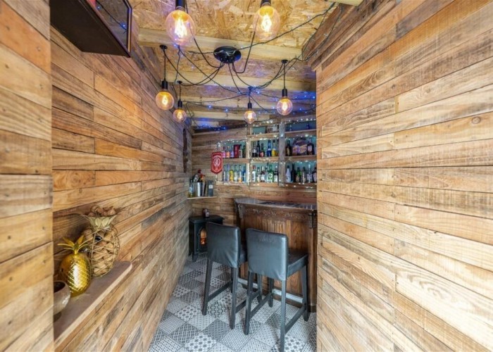 11. Bar (Home)