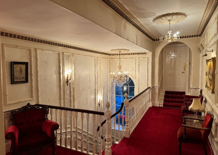 18. Landing, Styled Ceiling