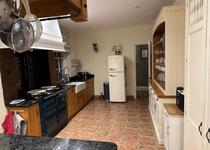 17. Kitchen (Wooden Units), Kitchen (Gas Hob)