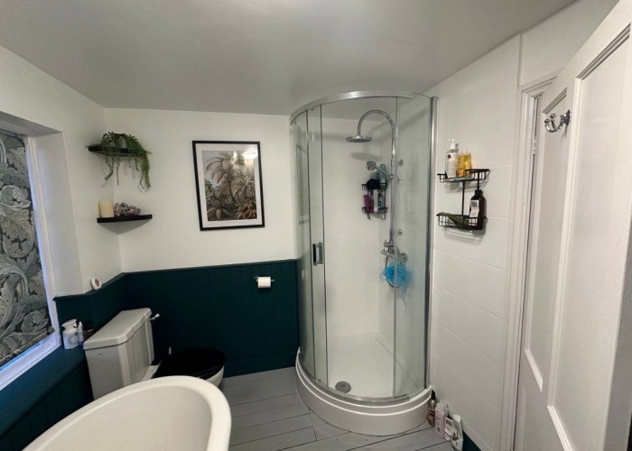 33. Bathroom (Shower and bath)