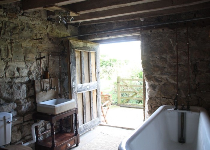12. Bathroom, Bathroom (Roll Top)