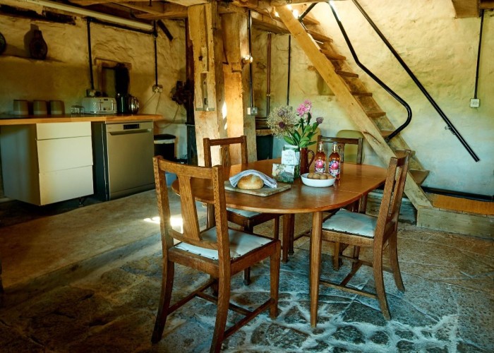 4. Kitchen, Diningroom