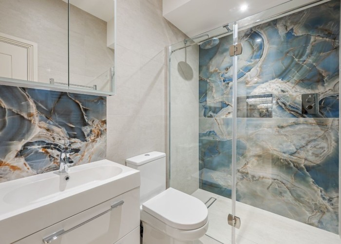 25. Bathroom, Colourful