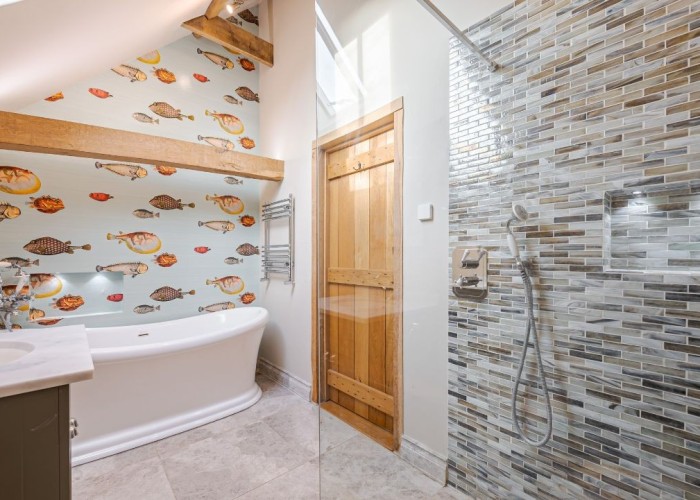 40. Bathroom (Shower and bath)