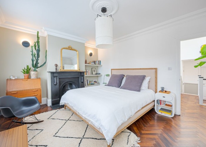 20. Fireplace, Bedroom (Double)