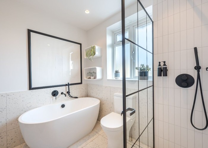 24. Bathroom (Roll Top), Bathroom (Shower and bath)