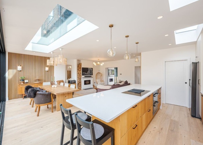 3. Kitchen (With Island), Kitchen (Wooden Units), Kitchen (Modern), Kitchen With Table, Kitchen (Electric/Induction Hob)