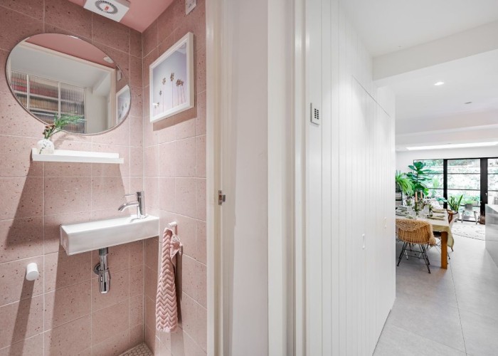 18. Toilet
