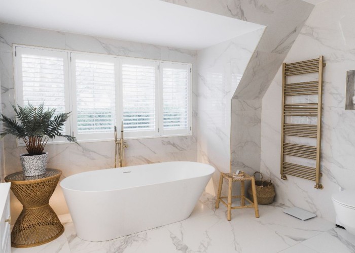 23. Bathroom (Roll Top), Bathroom (Shower and bath)