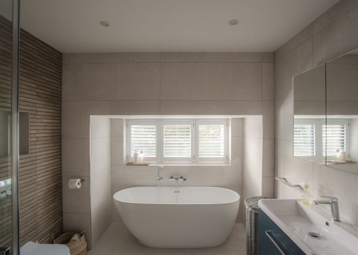 28. Bathroom (Large), Bathroom (Roll Top), Bathroom (Shower and bath)