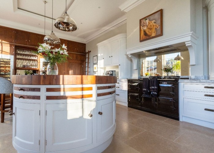 7. Kitchen (With Island), Kitchen (White units), Kitchen (Gas Hob)