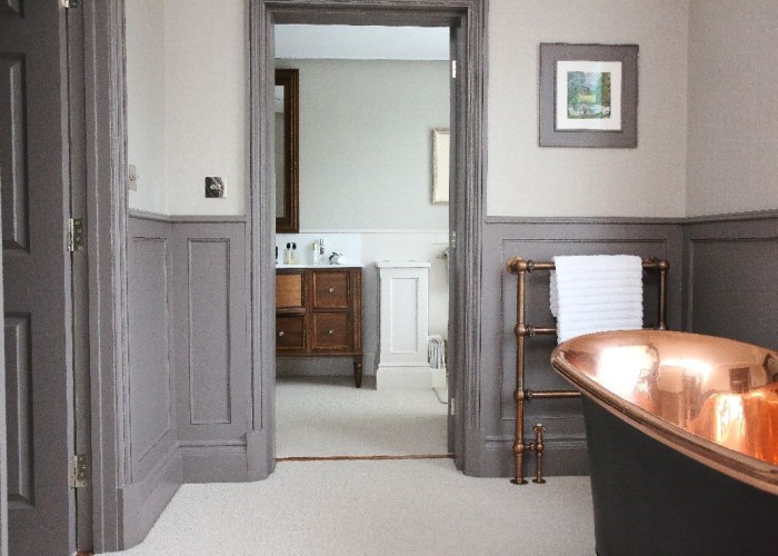 20. Bathroom (Copper Bath)