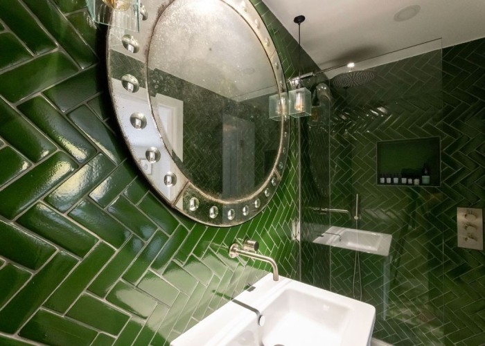 19. Bathroom, Colourful