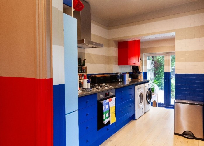 4. Kitchen (Coloured units), Kitchen (Gas Hob)