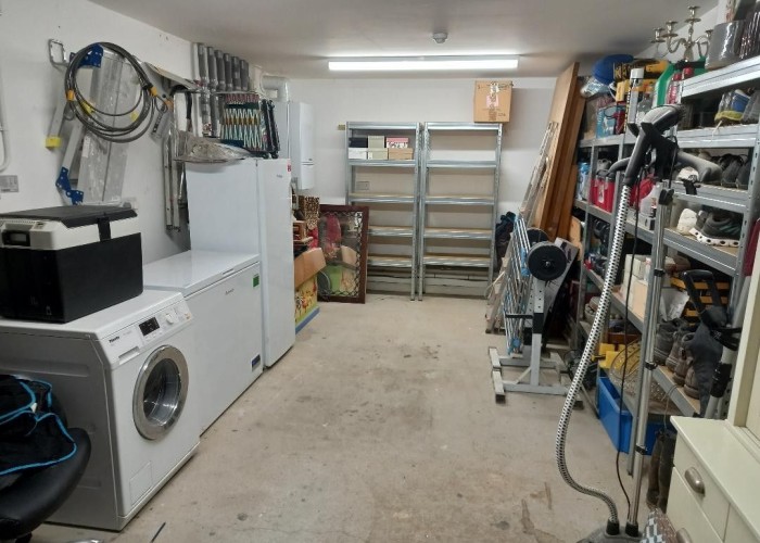 21. Garage