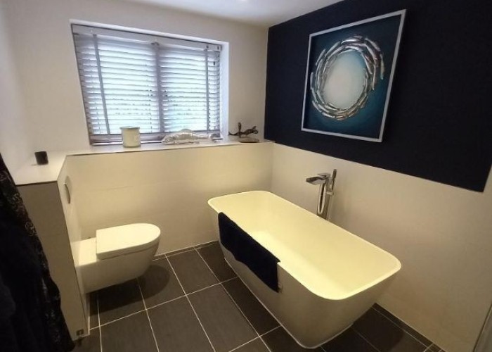 29. Bathroom (Roll Top), Bathroom (Shower and bath)