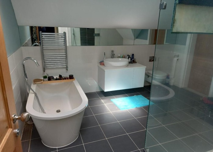 36. Bathroom (Shower and bath)