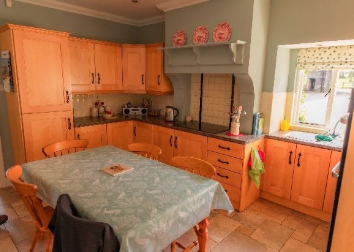 7. Kitchen (Wooden Units), Kitchen With Table, Kitchen (Electric/Induction Hob)