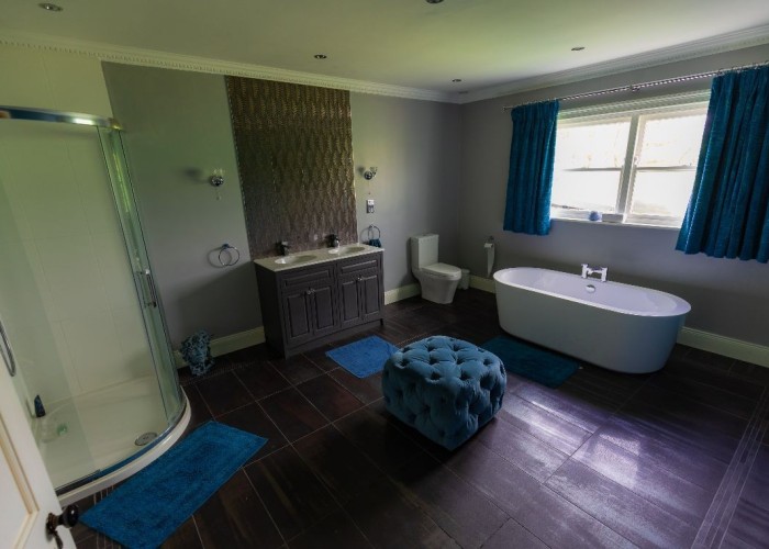 17. Bathroom (Large), Bathroom (Roll Top), Bathroom (2 sinks), Bathroom (Shower and bath)