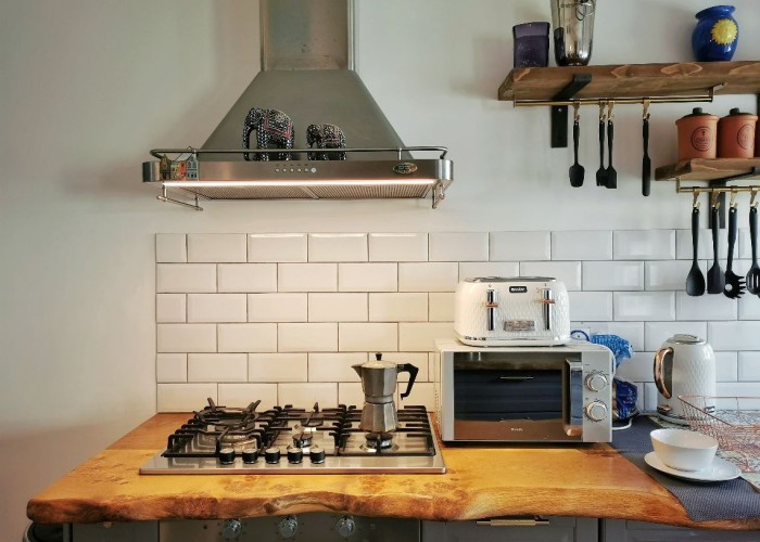 7. Kitchen (Gas Hob)