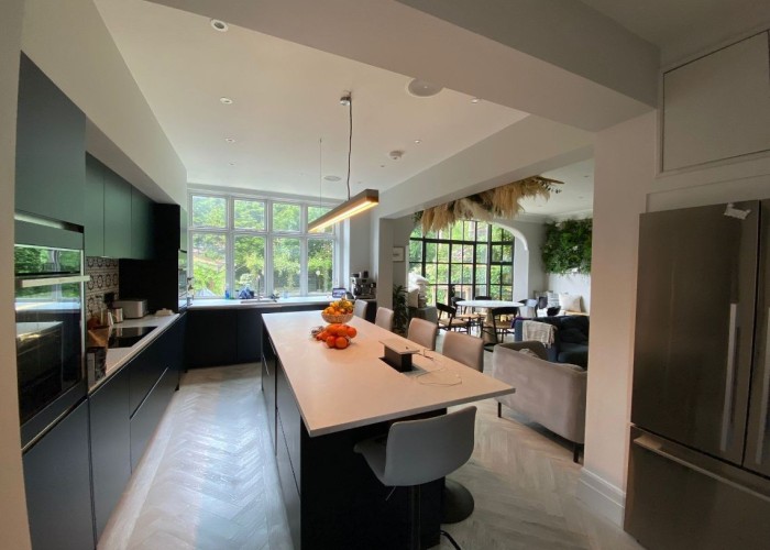 7. Kitchen (With Island), Kitchen (Coloured units), Kitchen (Modern), Kitchen (Electric/Induction Hob)