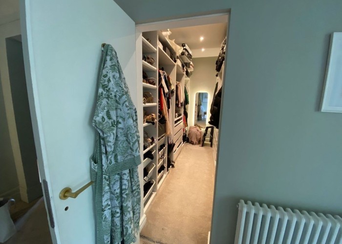 22. Dressing Room/Walk-in Wardrobe