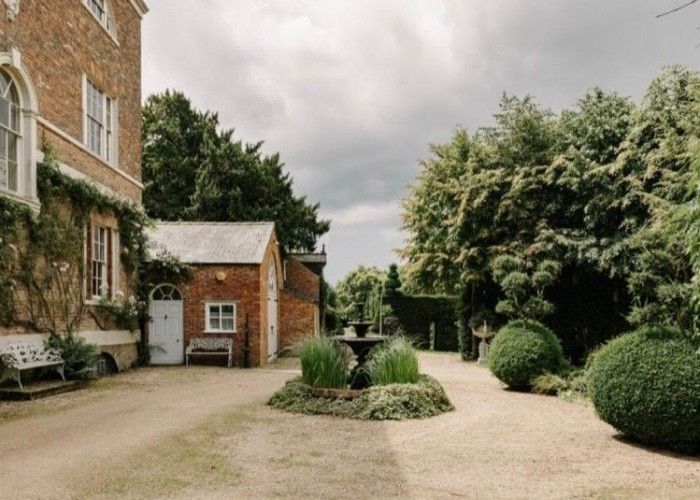 4. Driveway, Courtyard
