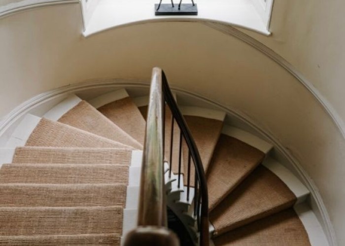 18. Staircase (Spiral)