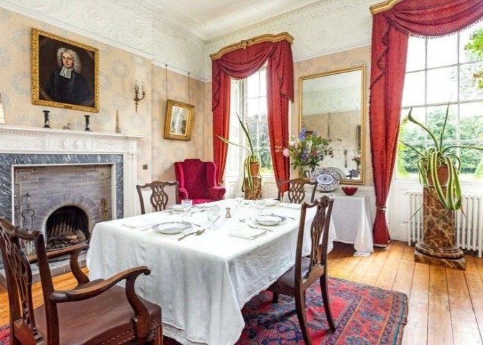 8. Diningroom, Fireplace