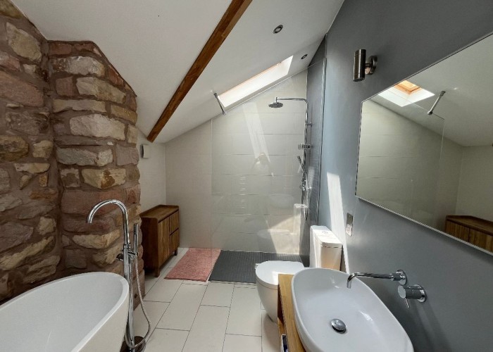 19. Bathroom (Roll Top), Bathroom (Shower and bath)
