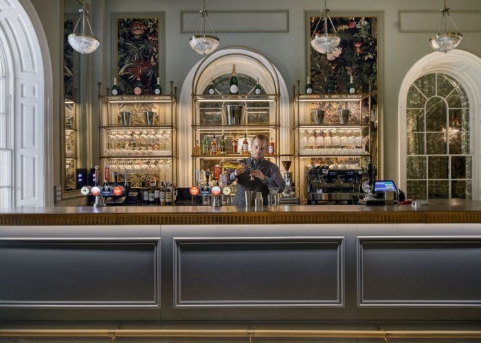 12. Pub / Bar