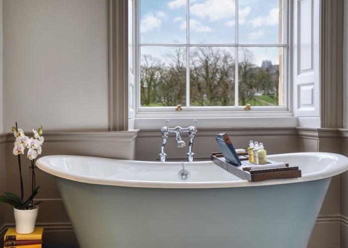 22. Bathroom (Roll Top)