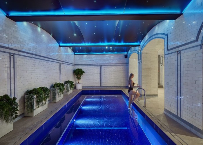 45. Swimming-pool, Spa / Jacuzzi