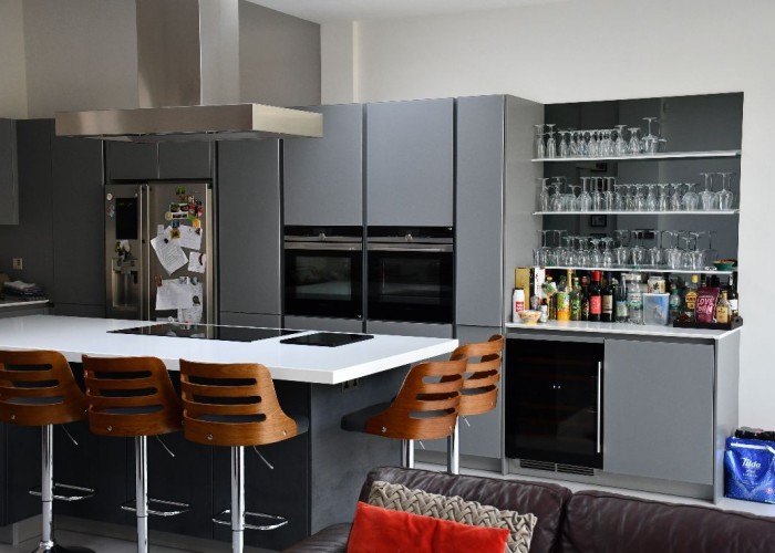 6. Kitchen (With Island), Kitchen (Coloured units), Kitchen (Modern), Kitchen (Electric/Induction Hob)