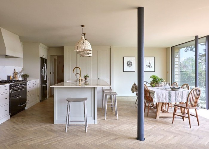 3. Kitchen (With Island), Kitchen (Modern), Kitchen With Table, Kitchen (White units), Kitchen (Gas Hob)