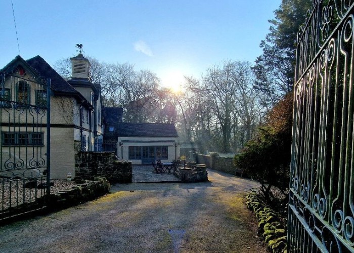 2. Driveway, Gate, Coronavirus-Friendly