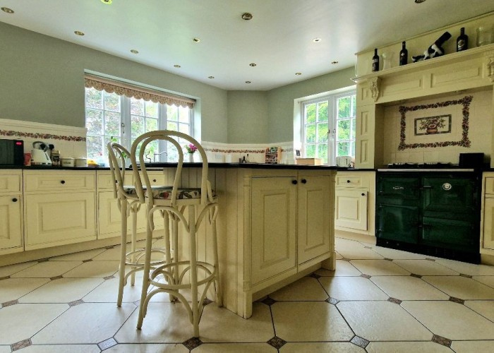 8. Kitchen (Gas Hob)